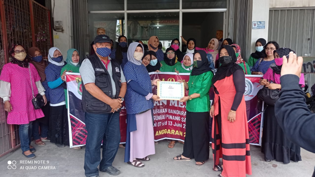 KELURAHAN BANDARA DAN LPM BANDARA MELAKSANAKAN PELATIHAN KETERAMPILAN MENJAHIT