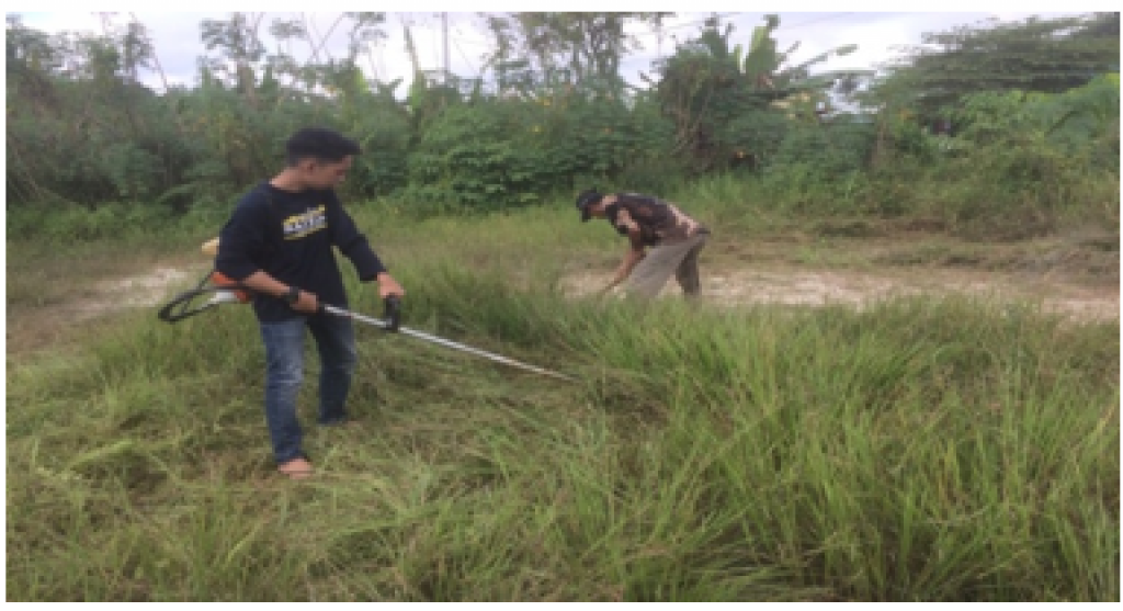 Gotong Royong di Lapangan Volly RT. V