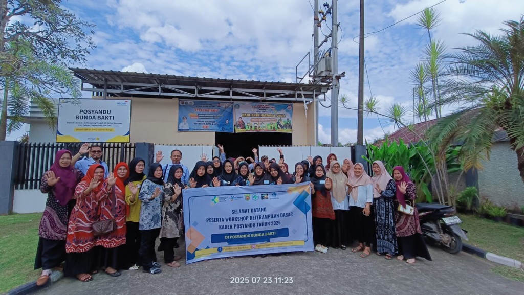 Peserta praktek workshop keterampilan dasar kader posyandu tahun 2025