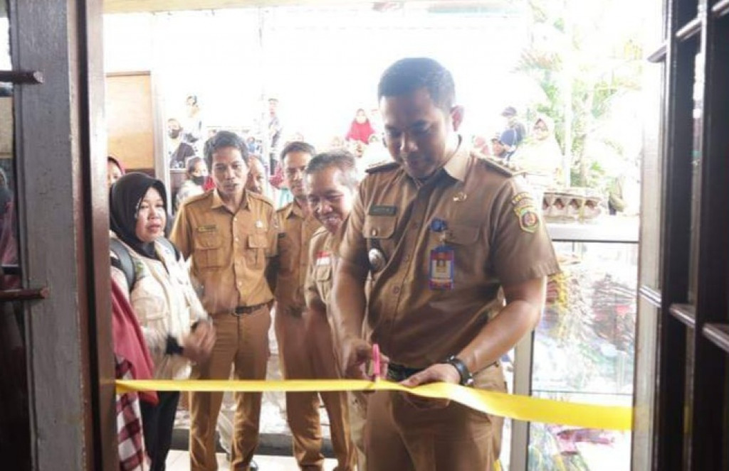 Peresmian e warung RT.13 Kel.Baqa..oleh Camat Samarinda Seberang