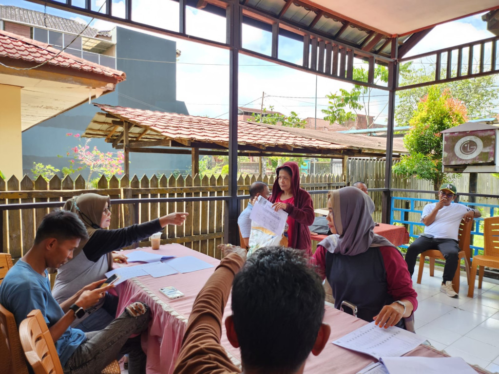 Penyerahan Beras CPP Kepada Warga