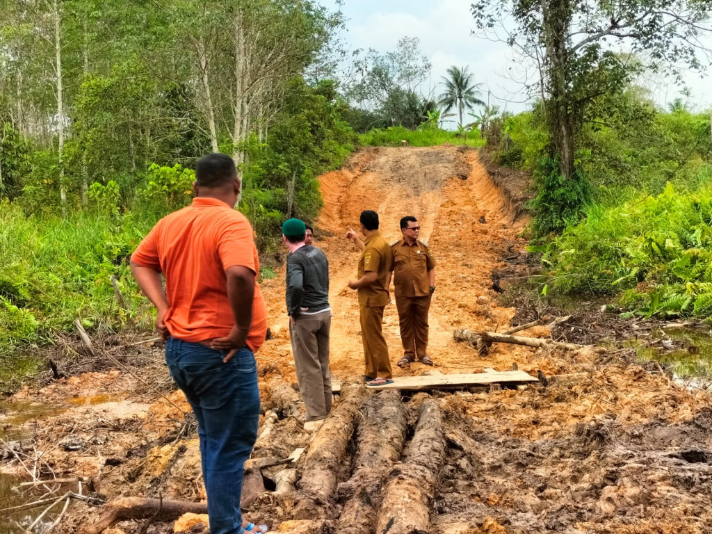 pembuatan jalan dana probebaya di RT.05 Kel.Budaya Pampang Th.2022