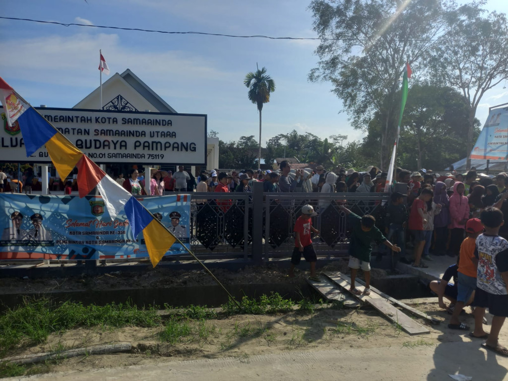 acara jalan santai peringatan hut kota samarinda di kel.budaya pampang