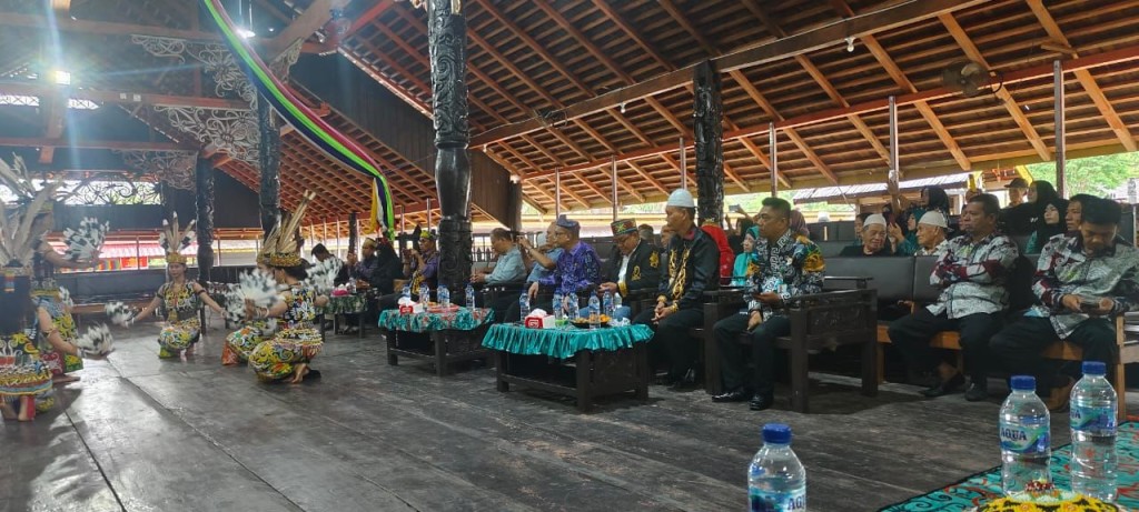 kegiatan perpisahan Purna Tugas Lurah Budaya Pampang