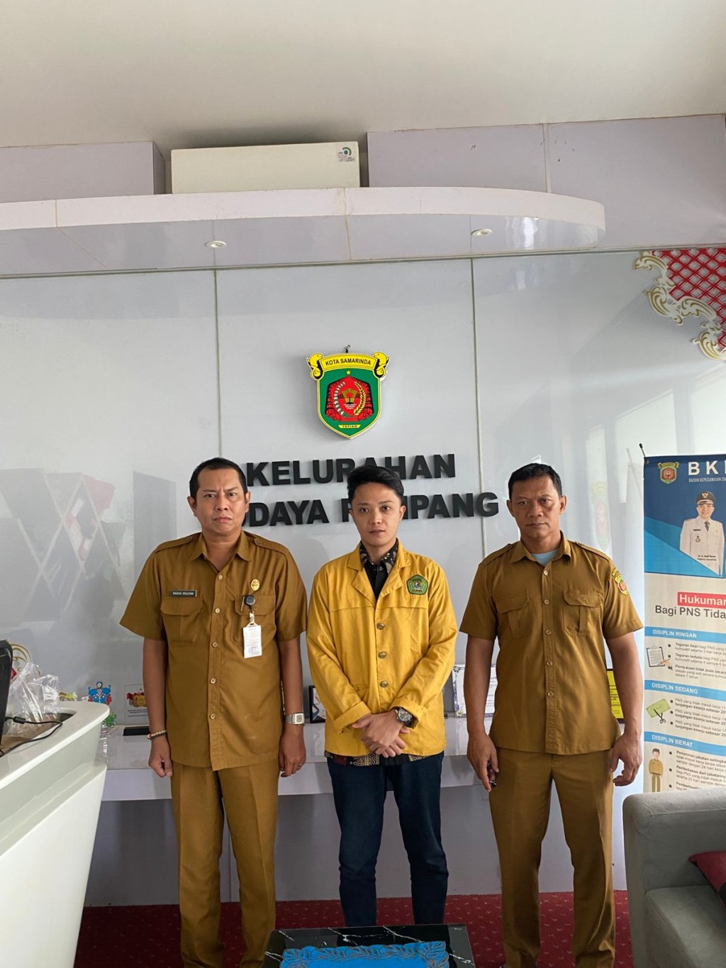kunjungan dari mahasiswa unmul ke kantor kelurahan budaya pampang