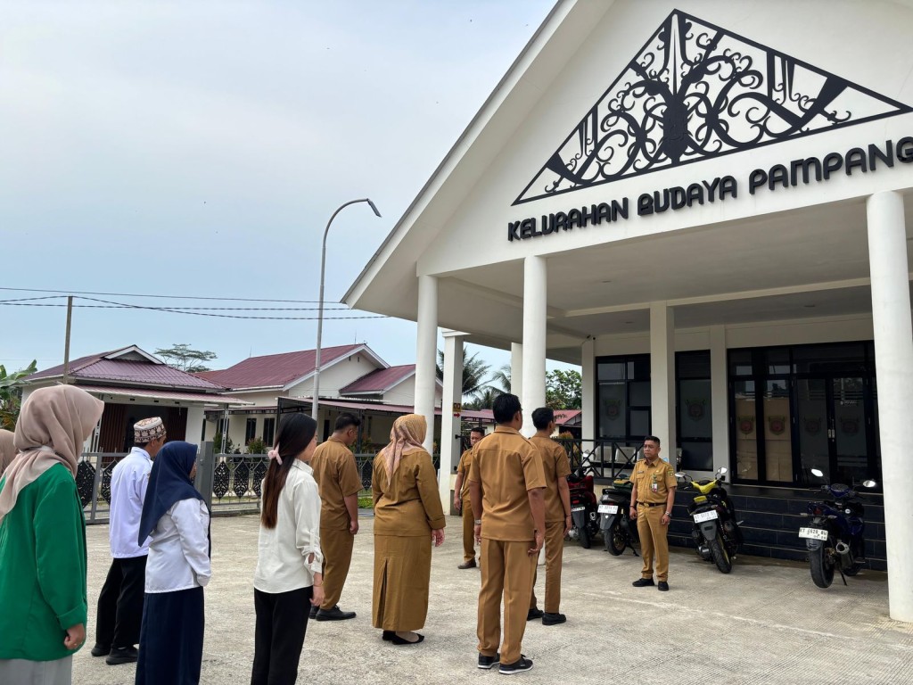 kegiatan apel setiap hari seni d kantor kelurahan budaya pampang