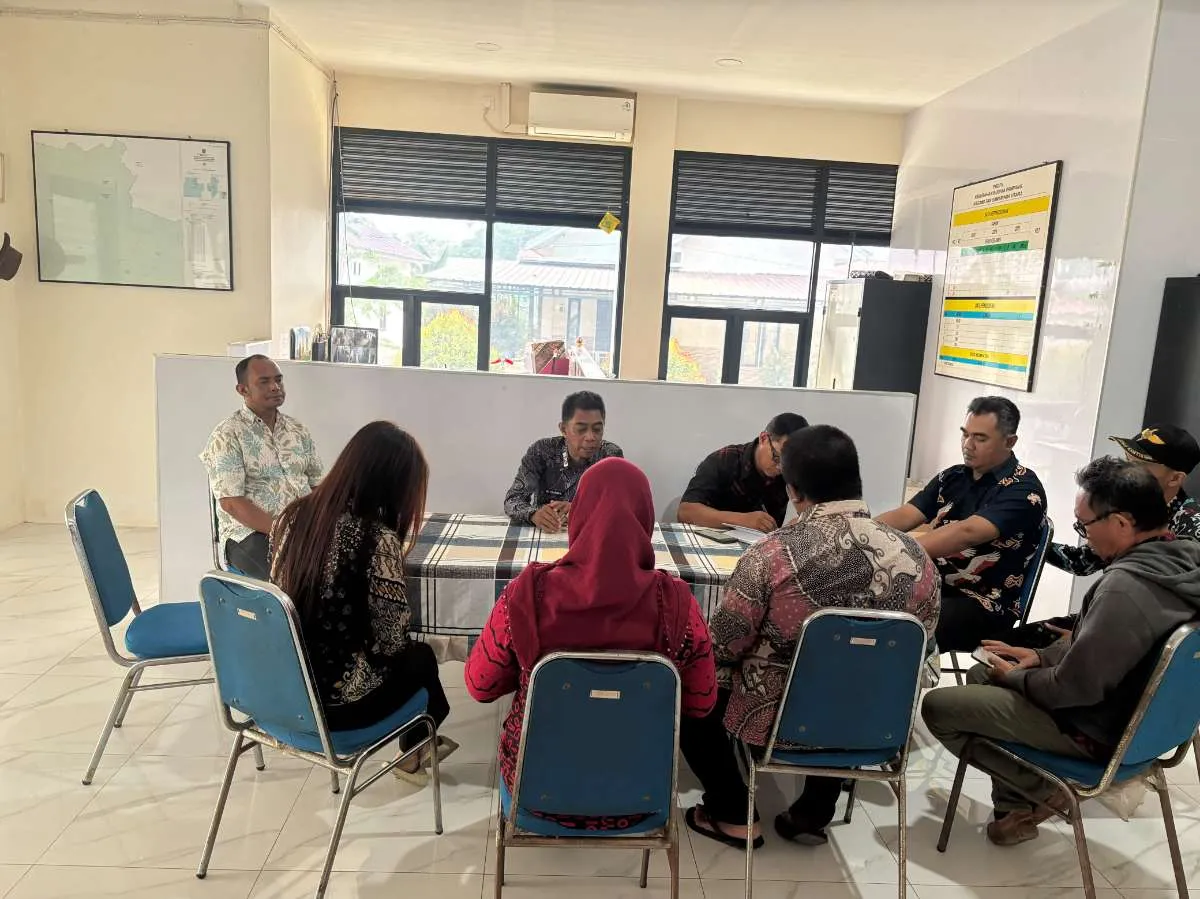 Lurah Budaya Pampang memimpin Rapat Staf bersama seluruh pejabat struktural dan staf di lingkungan Kelurahan Budaya Pampang.