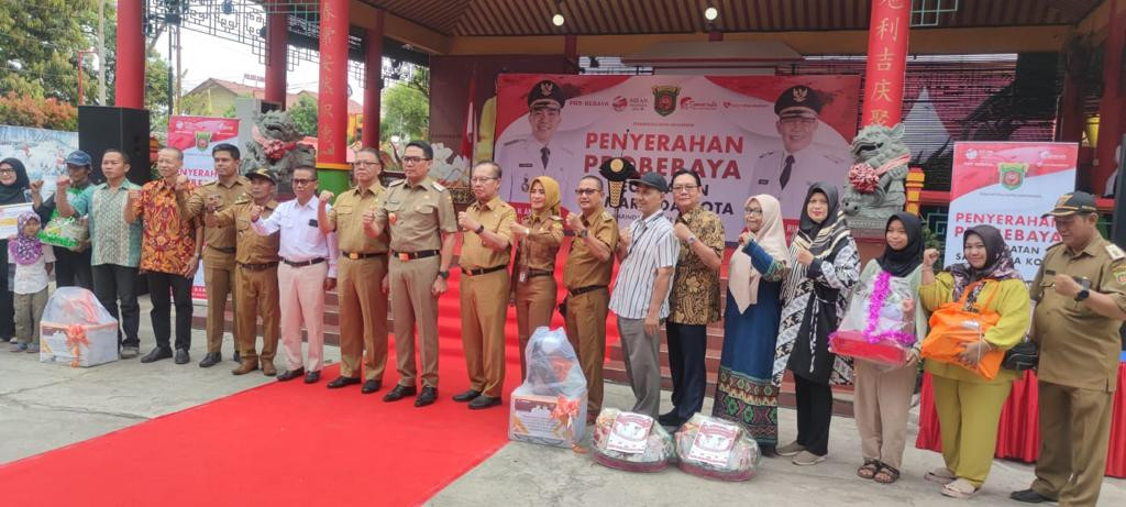 Penyerahan Probebaya secara simbolis di Kecamatan Samarinda Kota oleh Wali Kota Samarinda 