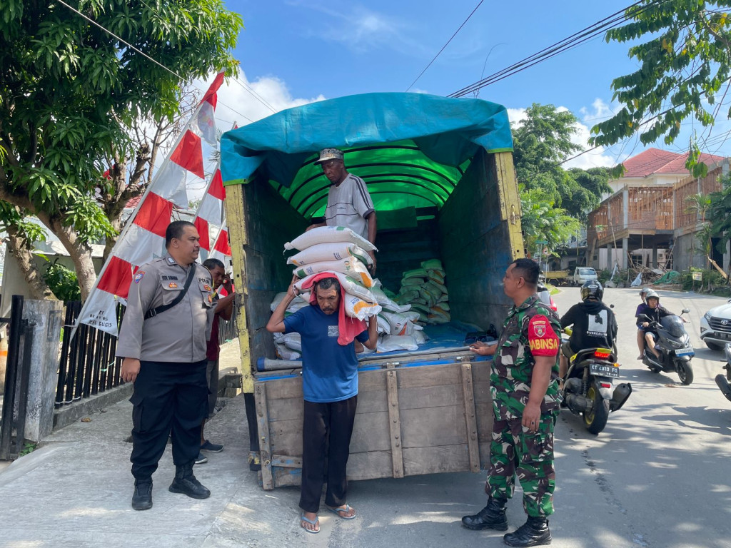 Pengaman dan Ketertiban Penyaluran Beras Ke Masyarakat Kurang Mampu