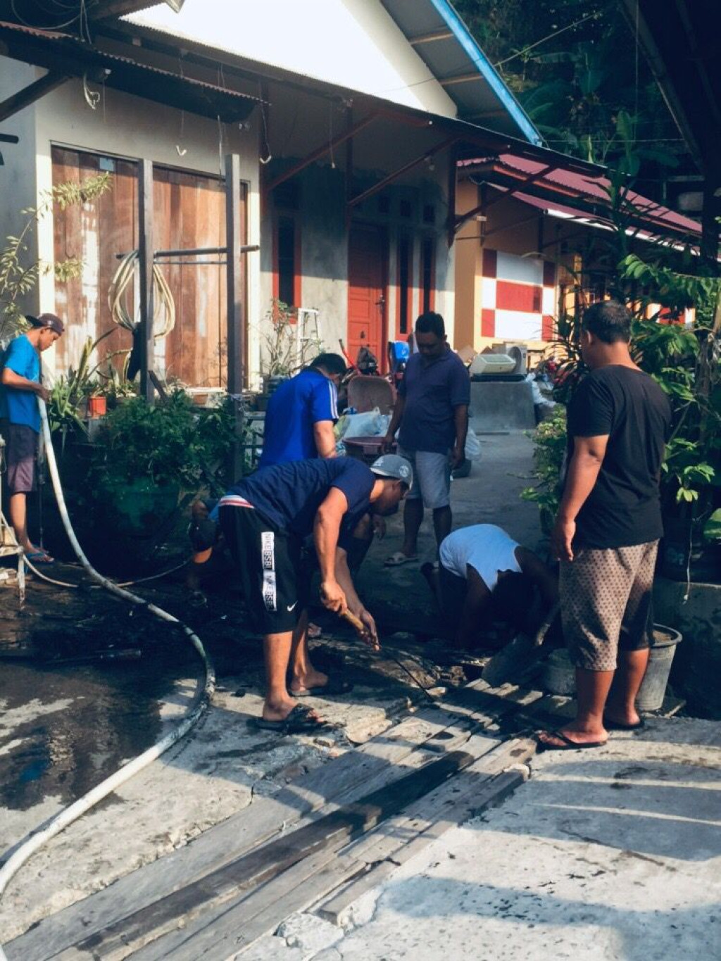 Gotong Royong RT. 01, 04, 07, dan RT. 17