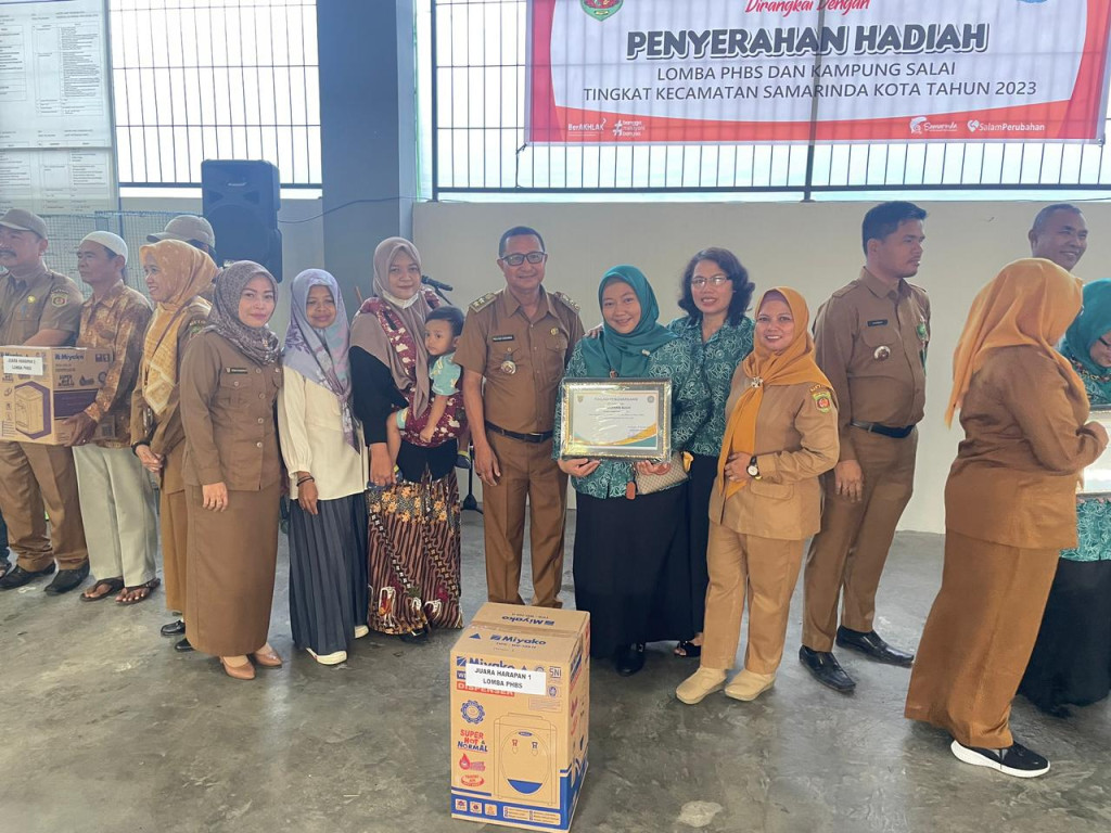 Apel Gabungan Dirangkai Dengan Penyerahan Hadiah Lomba PHBS dan KAMPUNG SALAI Tingkat Kecamatan Samarinda Kota Tahun 2023