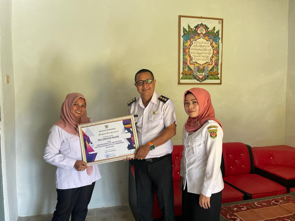 Penyerahan Piagam Penghargaan Adipura Kecamatan Kota Samarinda