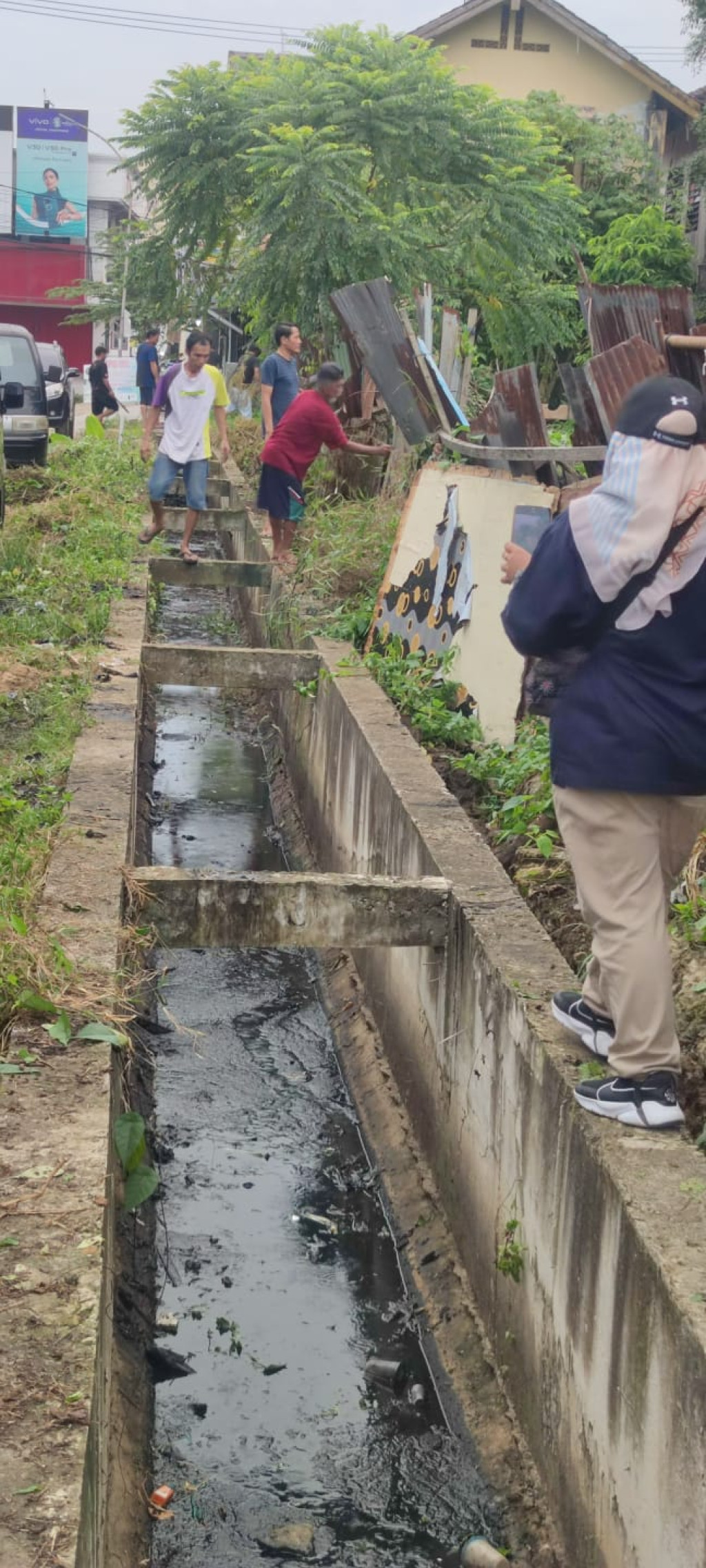 Kegiatan Sabtu Pagi Gotong Royong di Lingkungan RT. 16 Jalan Stadion Timur