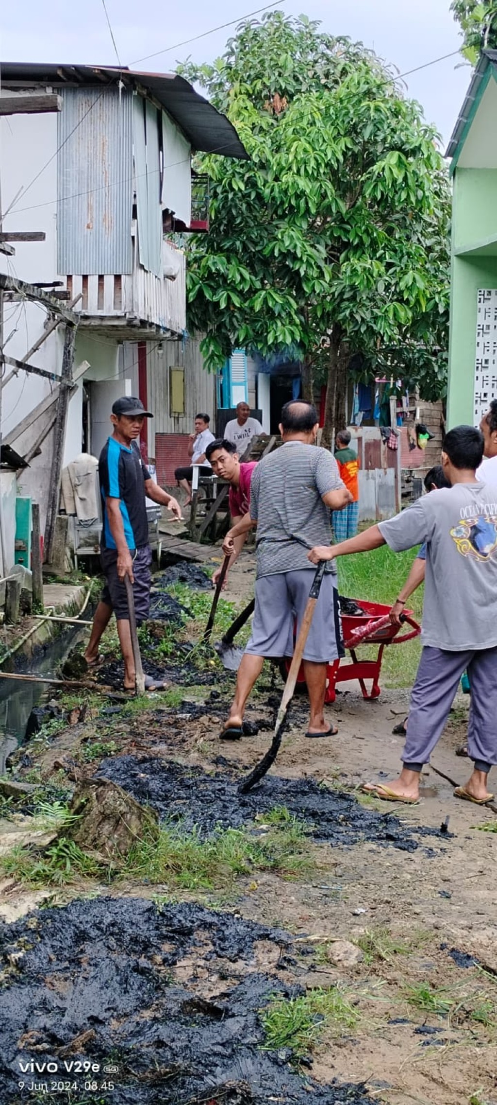 Kegiatan Gotong Royong di Lingkungan RT. 09 dan RT. 15 Kelurahan Bugis