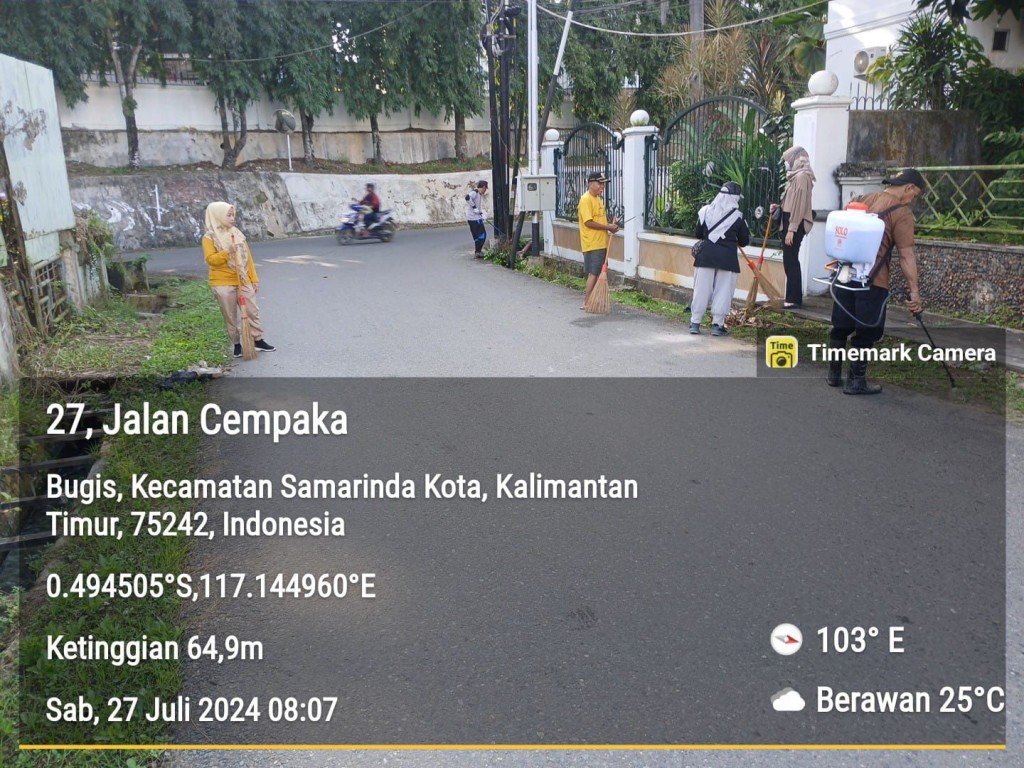 Kegiatan Gotong Royong di Lingkungan RT. 05 Kelurahan Bugis