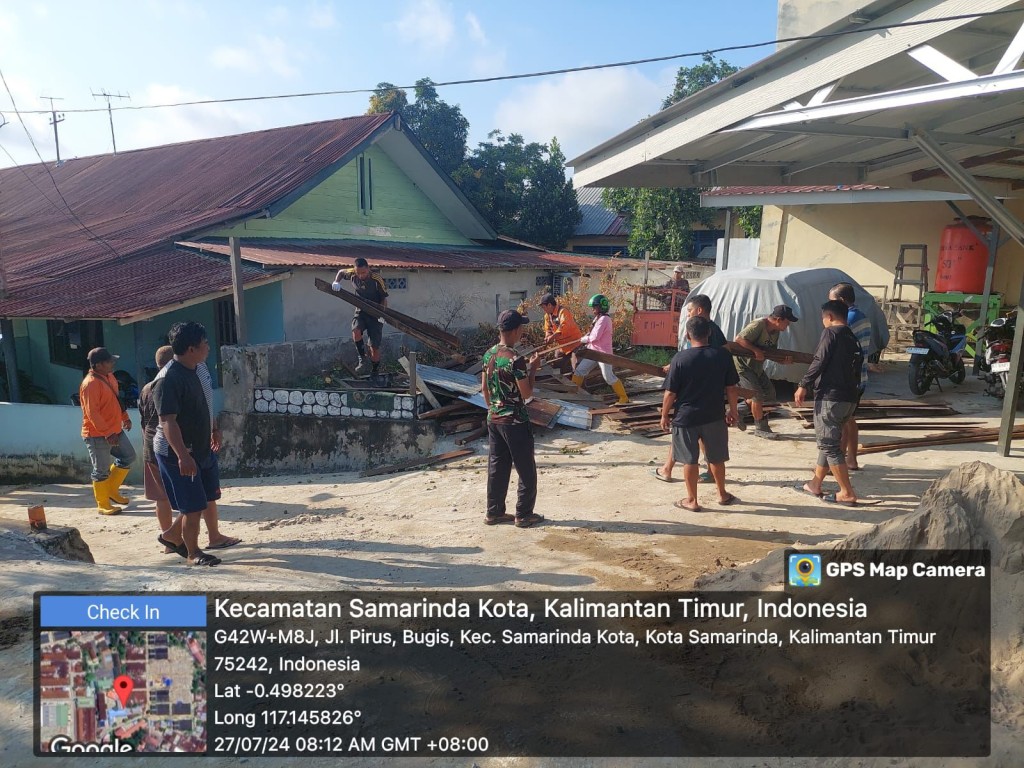Kegiatan Gotong Royong di Lingkungan RT. 10 dan RT. 11 Kelurahan Bugis