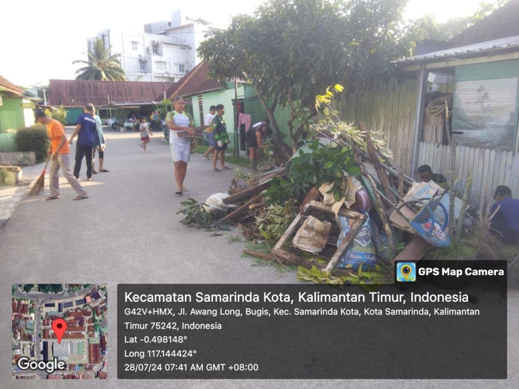 Kegiatan Gotong Royong di Lingkungan RT. 18 Kelurahan Bugis