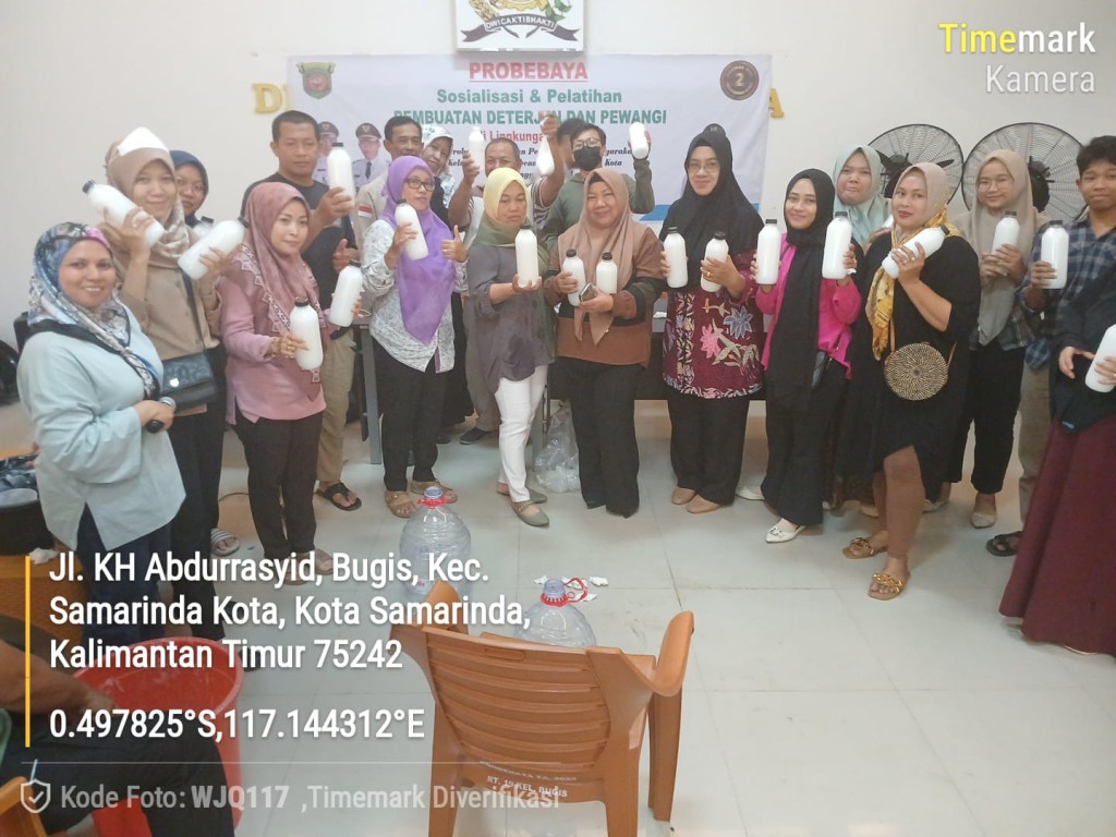 Penutupan Sosialisasi dan pelatihan pembuatan deterjen dan pewangi di lingkungan RT.19 Kelurahan Bugis