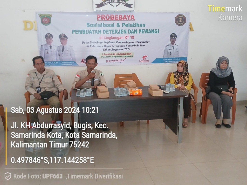 Sosialisasi dan pelatihan pembuatan deterjen dan pewangi yang diadakan di lingkungan RT.19 Kelurahan Bugis