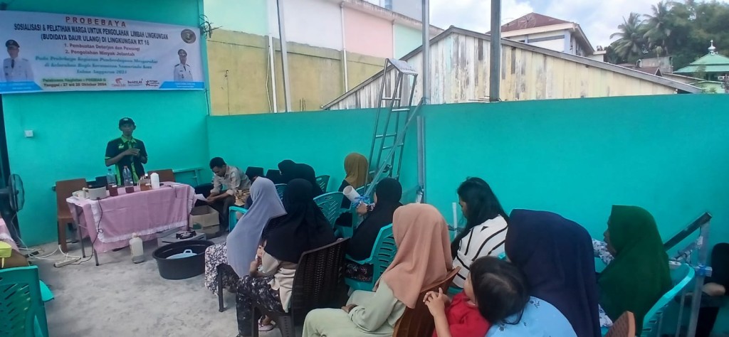 Sosialisasi dan Pelatihan Pengolahan Minyak Jelantah RT. 16 Kelurahan Bugis