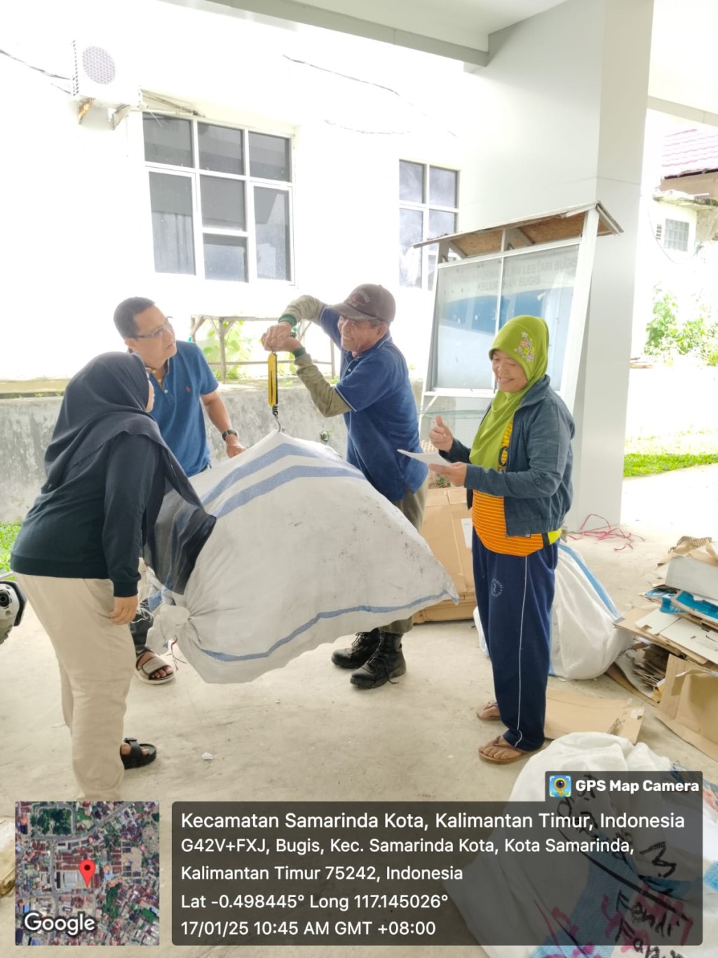 Penimbangan Sampah Plastik dan lain-lain kepada Bank Sampah Manunggal Nawasena