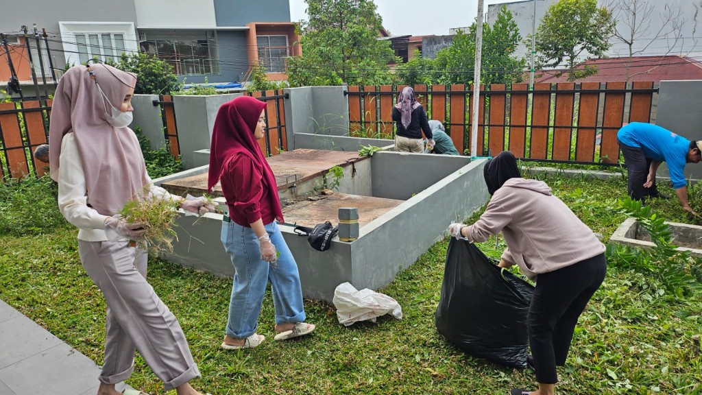 Kelurahan Bugis Laksanakan Gotong Royong dan Pengelolaan Sampah Terpilah
