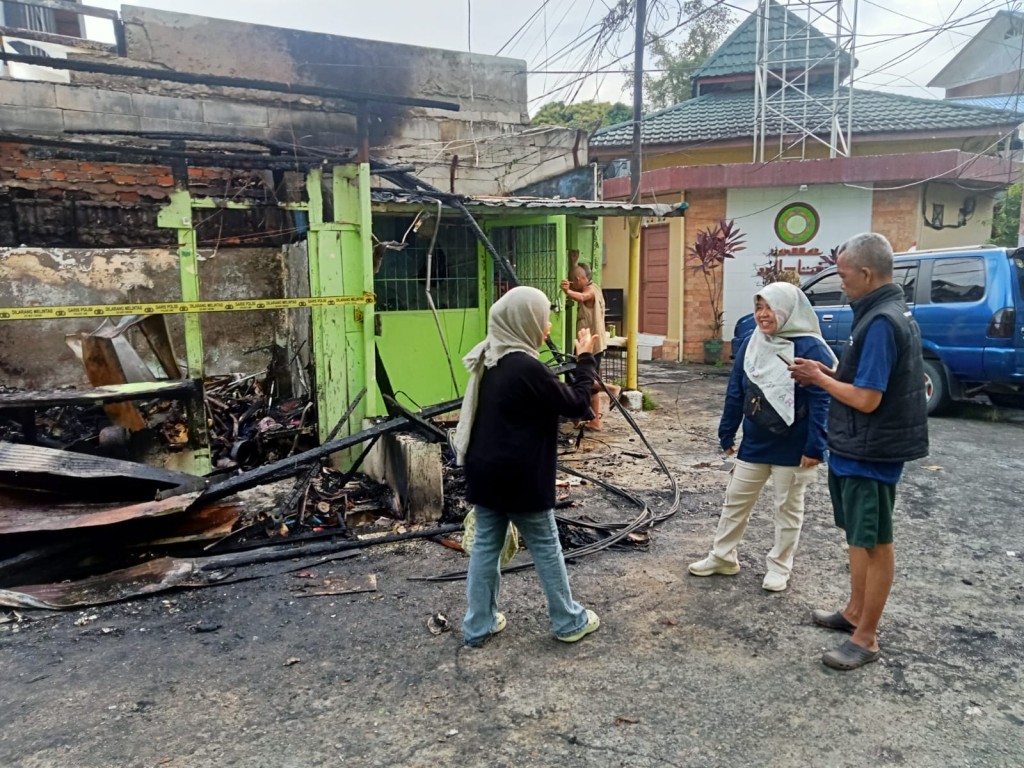 Kebakaran Dua Warung di Jalan KH. Abdurrasyid, Kelurahan Bugis, Tidak Menimbulkan Korban Jiwa