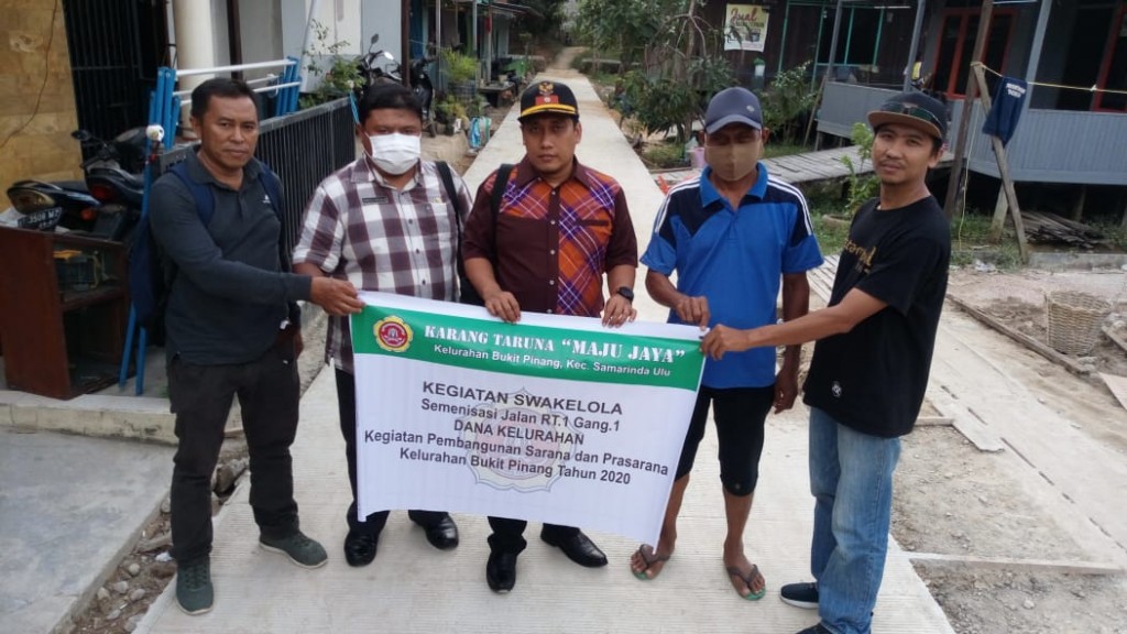 Penyerahan hasil pekerjaan Kegiatan Swakelola 	Semenisasi Jalan  RT.1 Gang.1  Kel. Bukit Pinang. 	DANA KELURAHAN 	Kegiatan Pembangunan Sarana dan Prasarana 	Kelurahan Bukit Pinang Tahun 2020.