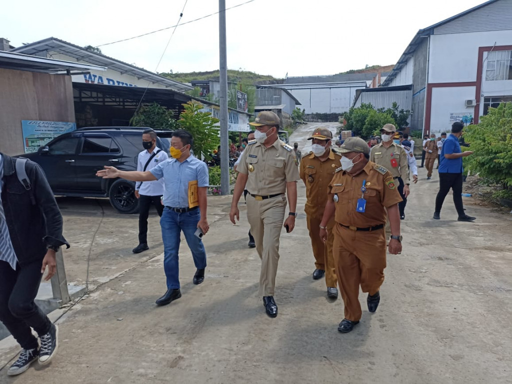 DITEMUKAN ADANYA PELANGGARAN, BANGUNAN DIDUGA TIDAK MEMILIKI IMB DITINJAU WALIKOTA