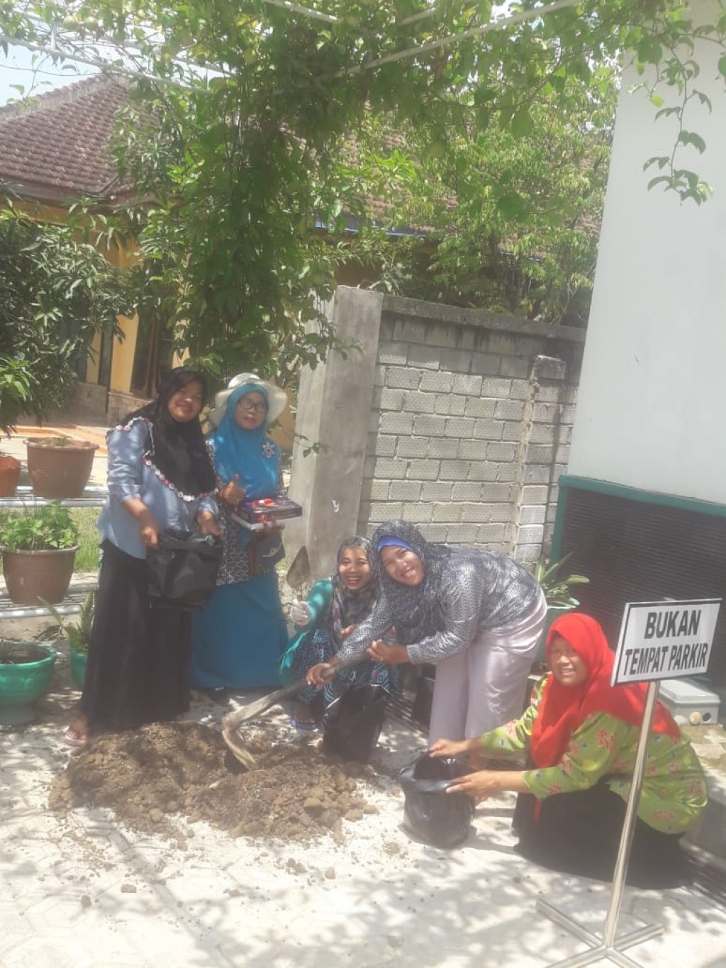 Tim Tanam Toga Puskesmas Bukuan