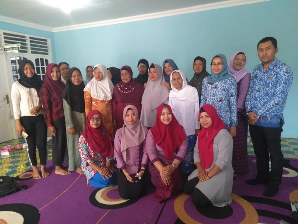 Pertemuan Bidan Asuh dan Para Dukun Bayi