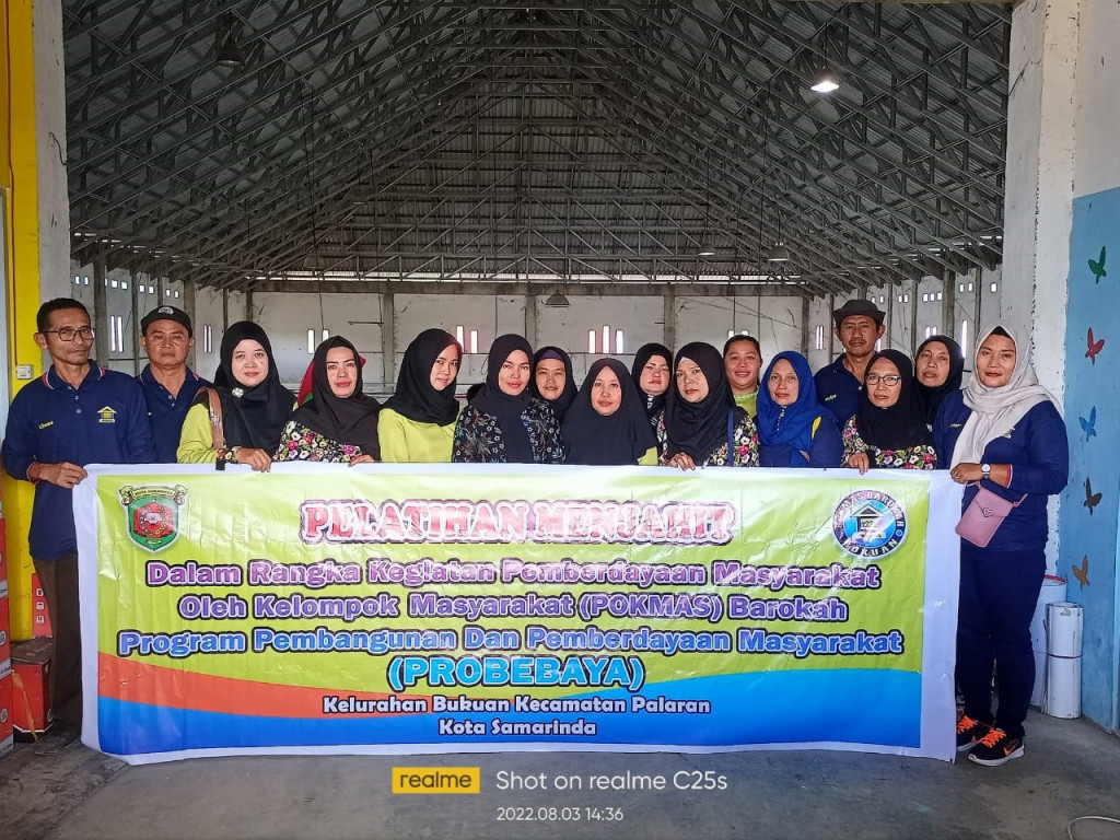 Pelatihan Menjahit Kegiatan Probebaya Bidang Pemberdayaan Masyarakat Tahun 2022