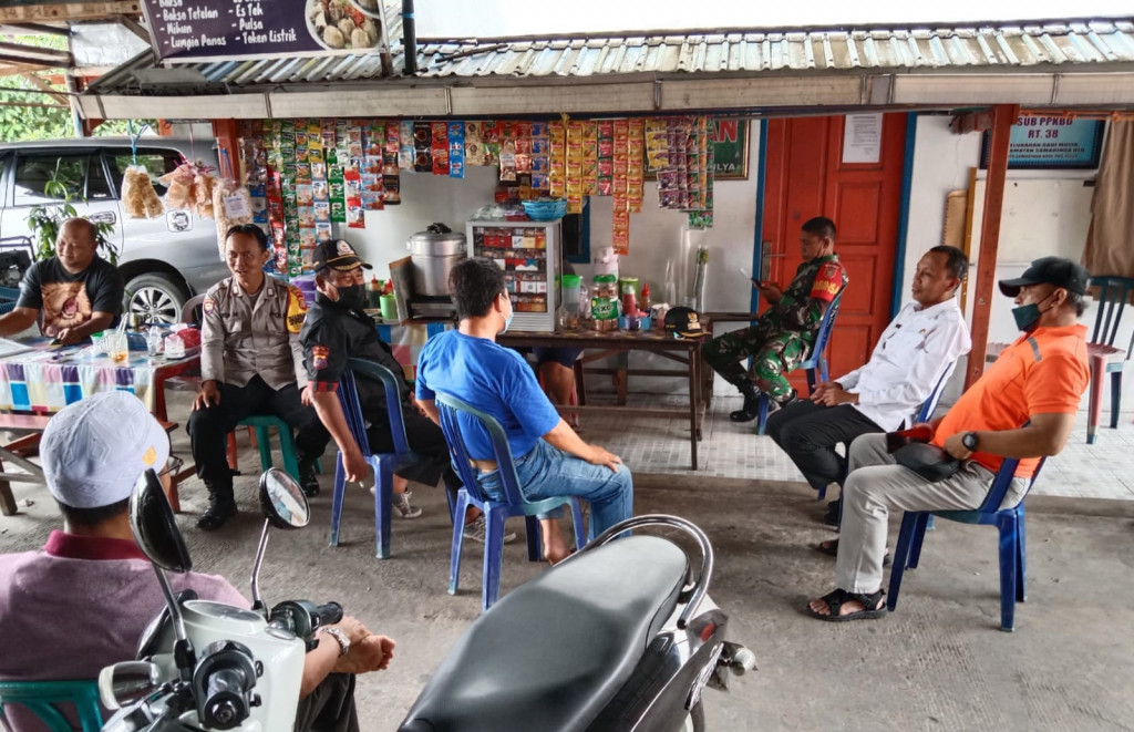 Ngopi Di Warkop Lurah Silahturahmi Dengan Warga