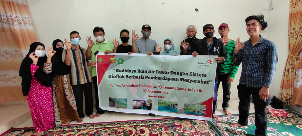 Lurah Dadi Mulya Hadiri Tebar Benih Budidaya Ikan Sistem Bioflok Kerjasama PT. Telkom Indenesia dan Desa Institute