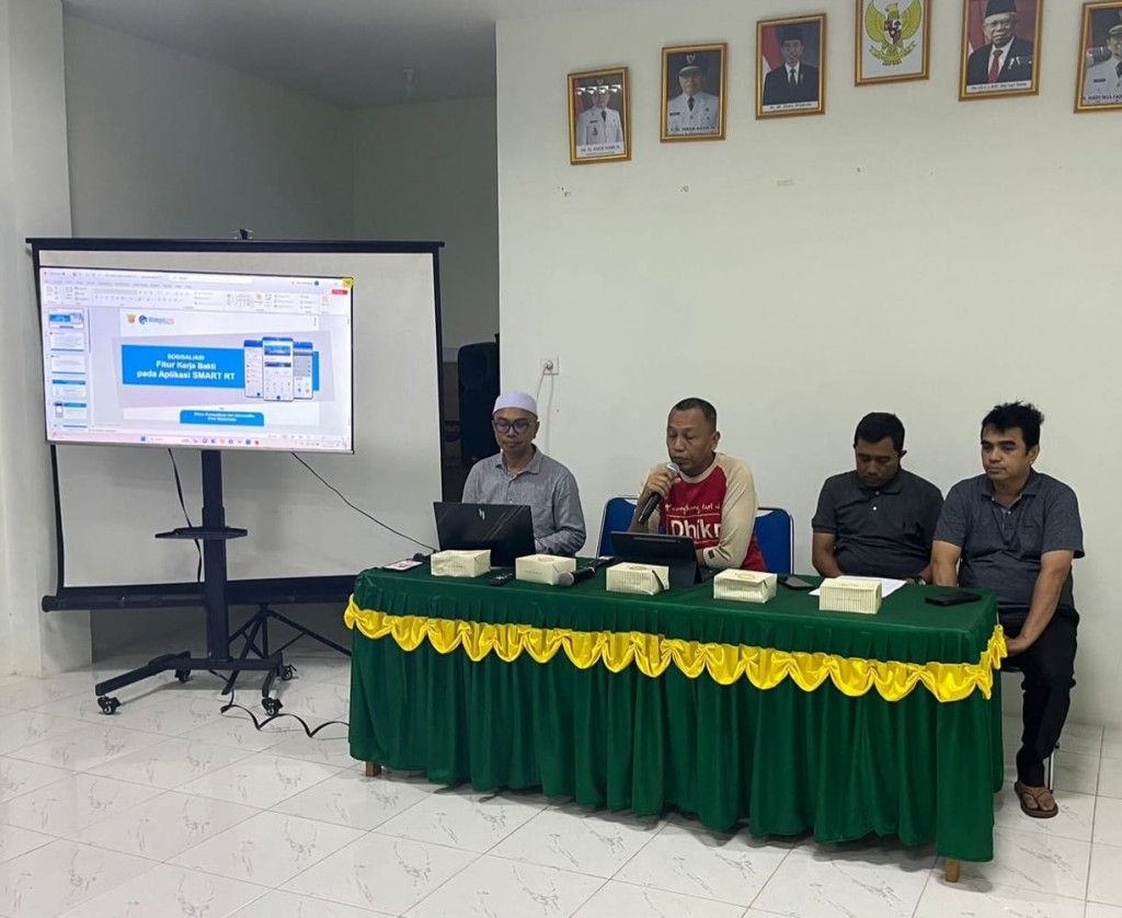 LURAH DADI MULYA SOSIALISASIKAN SMART RT