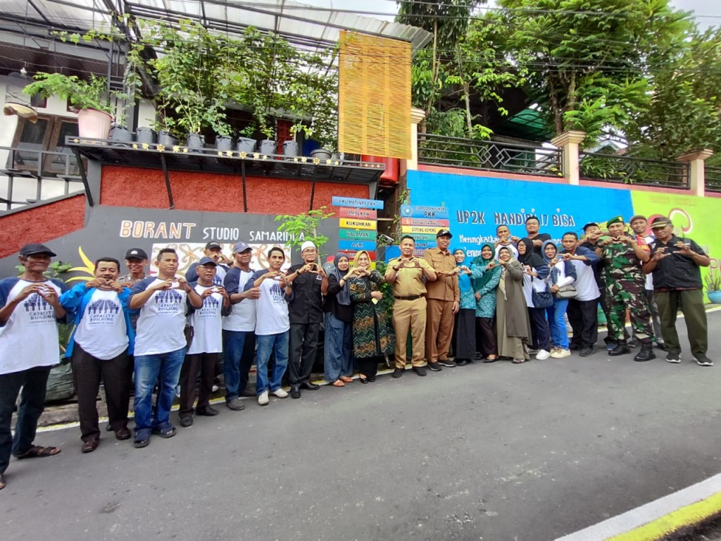 PKK KOTA SAMARINDA KUNJUNGI LOKUS LOMBA AKU HATINYA PKK KELURAHAN DADI MULYA