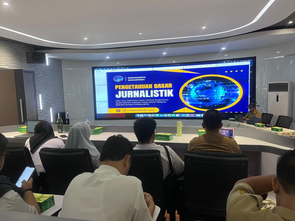 DISKOMINFO KOTA SAMARINDA GELAR PELATIHAN PEMBUATAN KONTEN PUBLIK UNTUK ADMIN KELURAHAN SE-KECAMATAN SAMARINDA ULU.