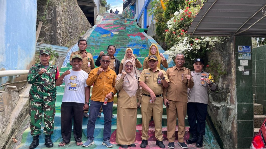 SEMANGAT GOTONG ROYONG, TIM PENILAI BBGRM KLARIFIKASI LAPANGAN DI KELURAHAN DADI MULYA