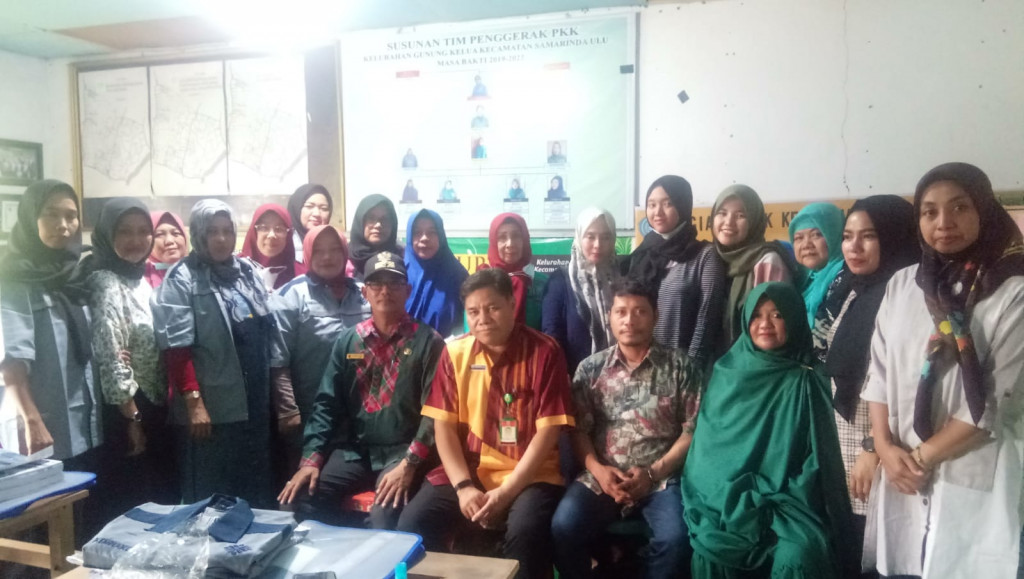 Melatih kemandirian warga melalui pelatihan menjahit Tingkat Dasar