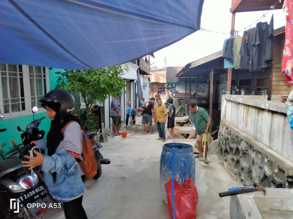 Kegiatan Gotong Royong Kelurahan Gunung Kelua