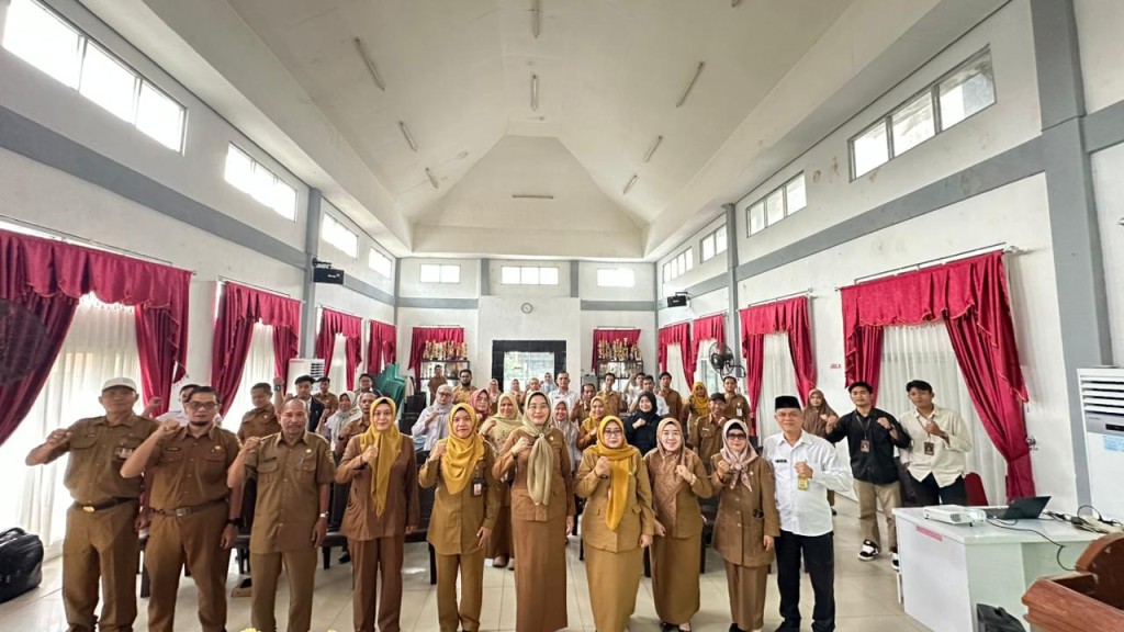 Pelatihan Peningkatan Kompetensi Pelayanan Publik bagi aparat kelurahan dan kecamatan se-Kecamatan Samarinda Ulu.