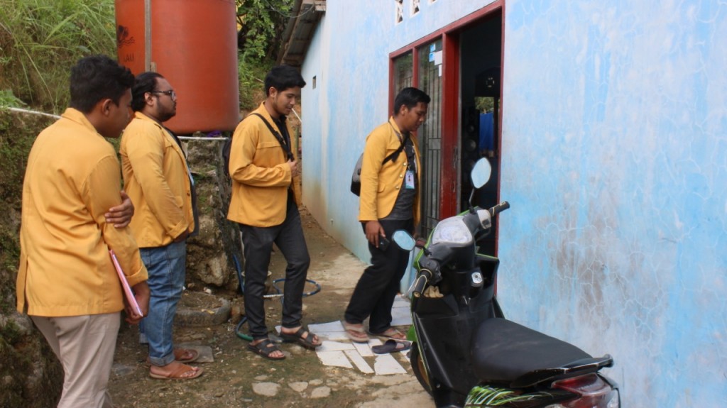 MAHASISWA MEMBANTU KEGIATAN SENSUS PENDUDUK DI KELURAHAN GUNUNG PANJANG