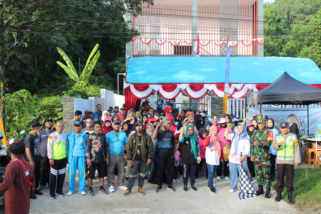 Kemeriahan Jalan Santai Kelurahan Gunung Panjang dalam rangka Memperingati HUT Samarinda ke-356 dan HUT Pemerintah Kota Samarinda ke-64