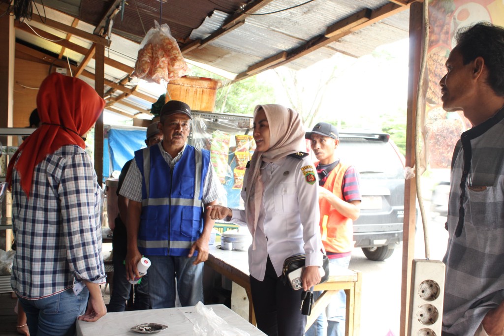 Penataan saluran drainase dan juga pemasangan trotoar badan jalan di sekitaran Wilayah Jl. APT. Pranoto