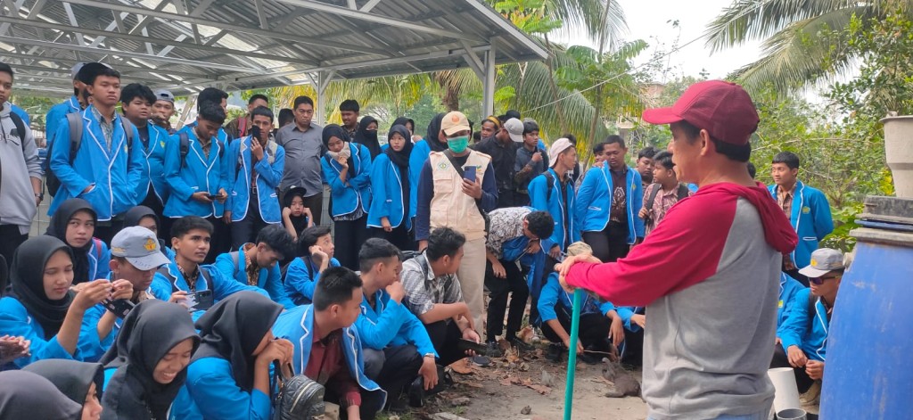Kunjungan Siswa SMK N 14 ke Bank Sampah Pinang Lestari