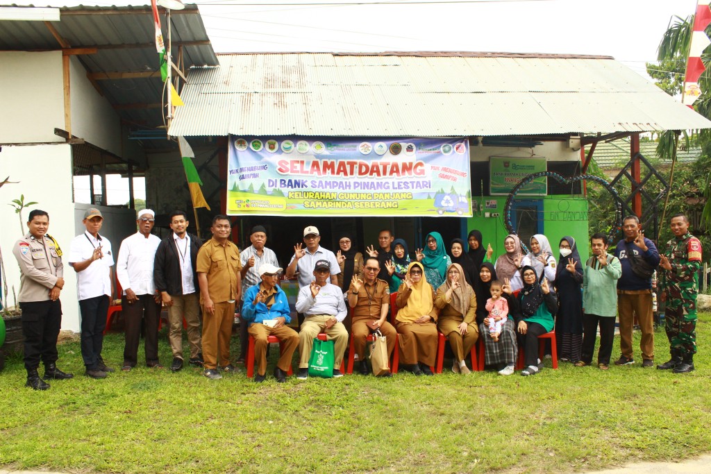 Penilaian Bank Sampah Ramah Lingkungan Pinang Lestari RT. 01 oleh Tim Dinas Lingkungan Hidup Kota Samarinda