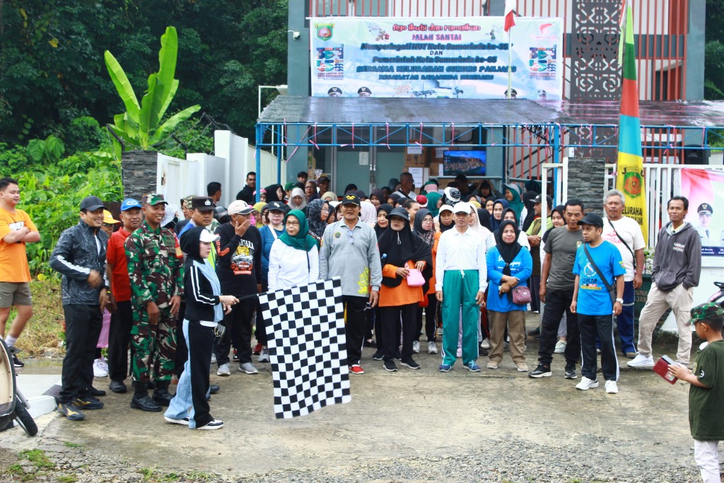 Kegiatan jalan santai kelurahan gunung panjang dalam rangka hari Ulang Tahun Kota Samarinda ke-357 dan Pemerintah Kota Samarinda ke-65