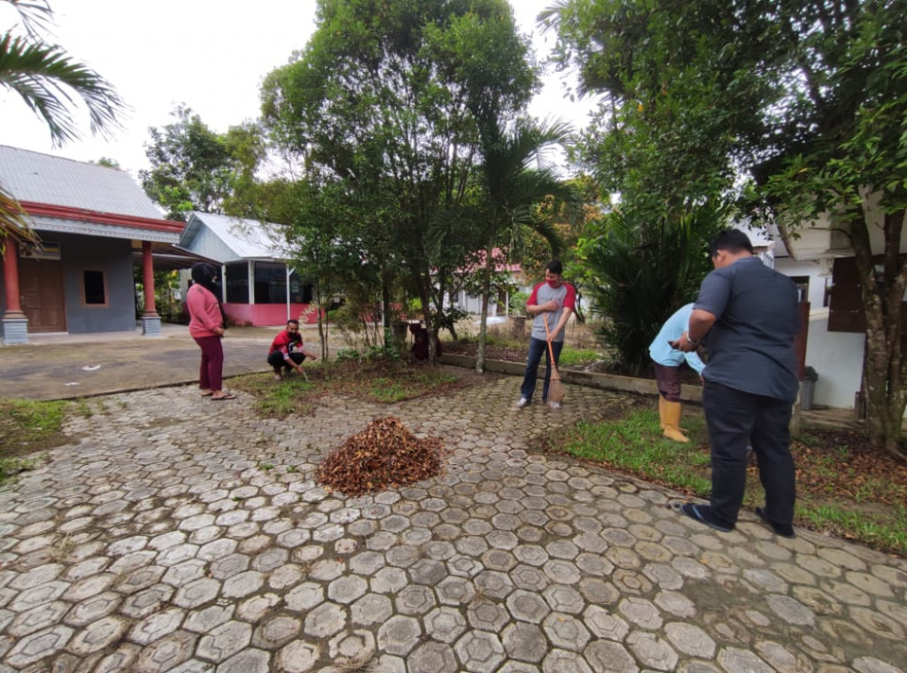 Kerja Bakti Rutin Kelurahan Handil Bakti