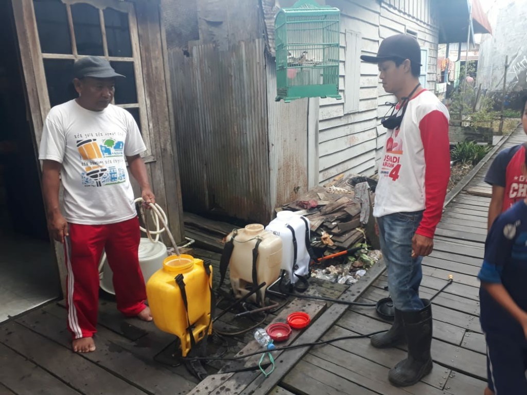 Penyemprotan Disenfektan dari setiap RT di Kelurahan Harapan Baru
