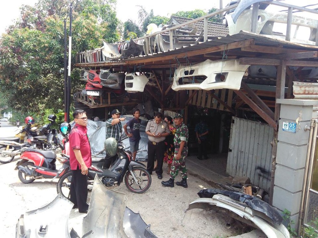 Peninjauan Lokasi Usaha Ilegal di Wilayah Kel.Karang Anyar